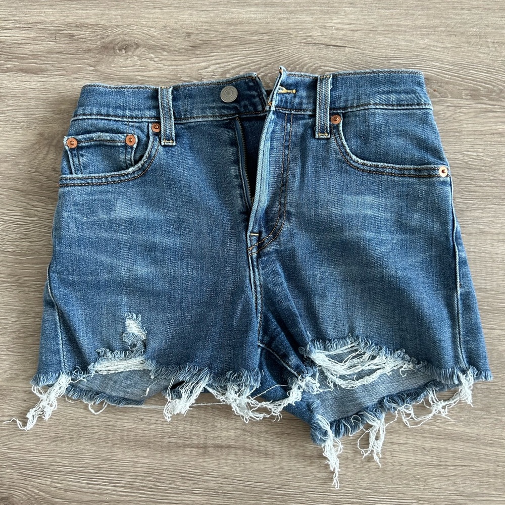 Levi’s Denim shorts, size 25